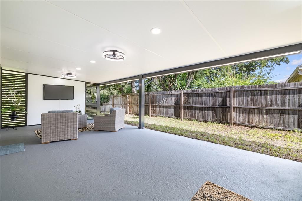 合同活跃: $485,000 (3 贝兹, 2 浴室, 1379 平方英尺)