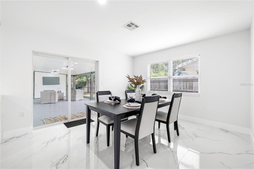 合同活跃: $485,000 (3 贝兹, 2 浴室, 1379 平方英尺)