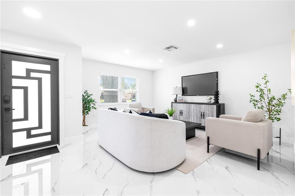 合同活跃: $485,000 (3 贝兹, 2 浴室, 1379 平方英尺)