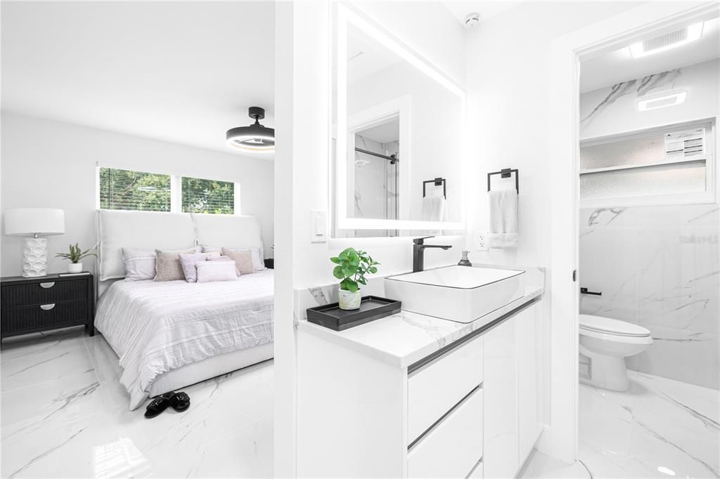 合同活跃: $485,000 (3 贝兹, 2 浴室, 1379 平方英尺)