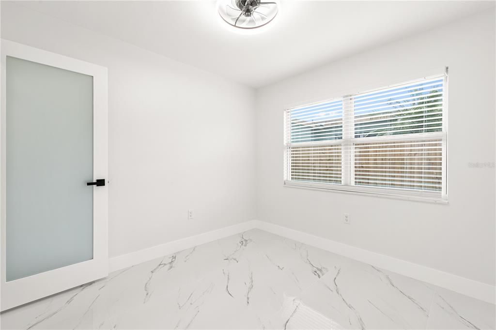 合同活跃: $485,000 (3 贝兹, 2 浴室, 1379 平方英尺)