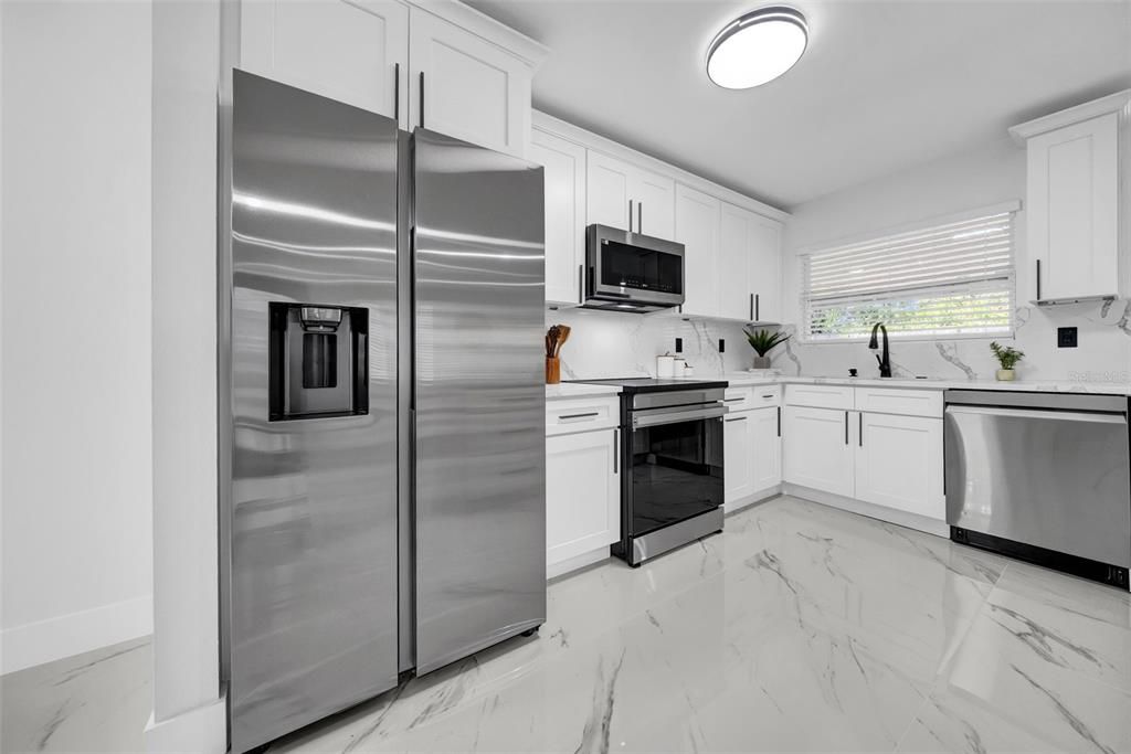 合同活跃: $485,000 (3 贝兹, 2 浴室, 1379 平方英尺)