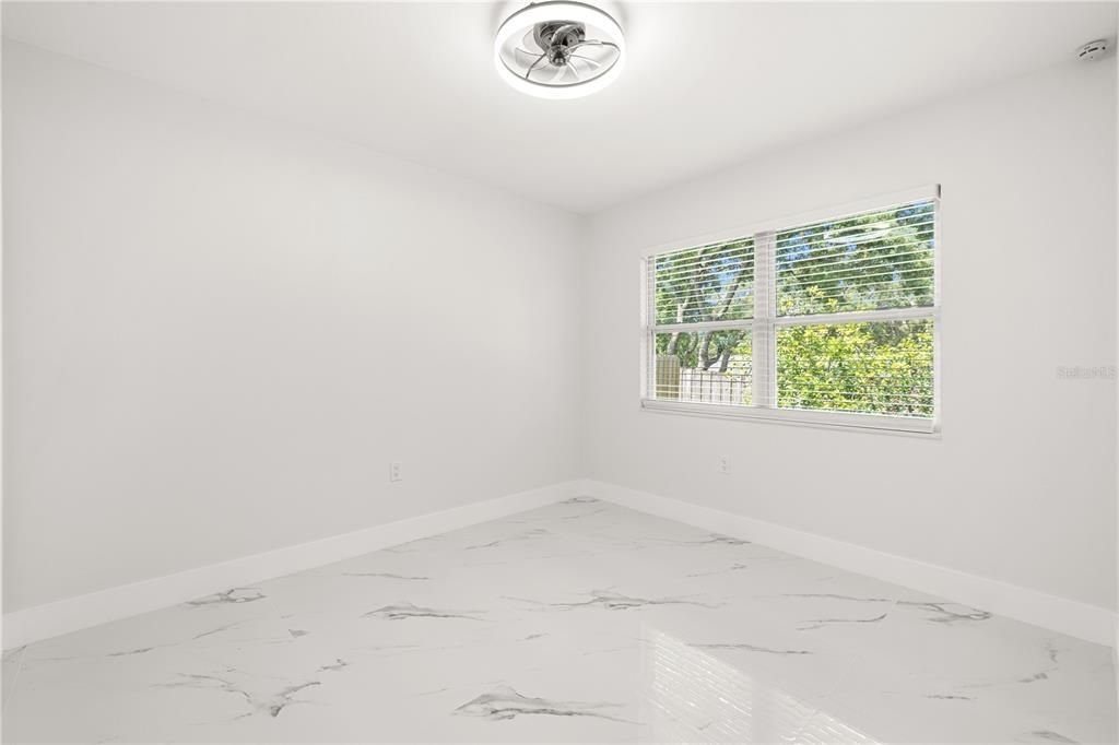 合同活跃: $485,000 (3 贝兹, 2 浴室, 1379 平方英尺)