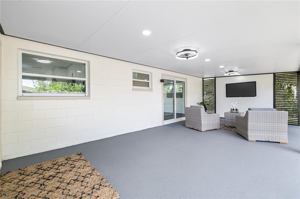 合同活跃: $485,000 (3 贝兹, 2 浴室, 1379 平方英尺)