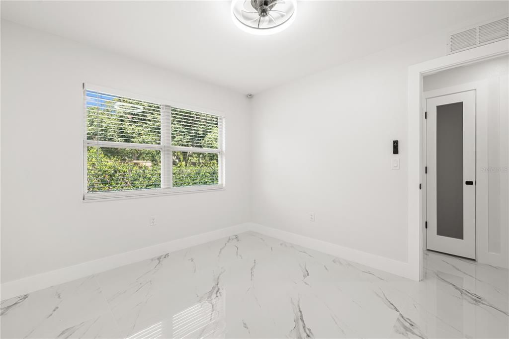 合同活跃: $485,000 (3 贝兹, 2 浴室, 1379 平方英尺)