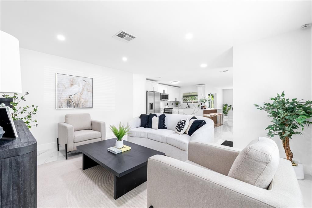 合同活跃: $485,000 (3 贝兹, 2 浴室, 1379 平方英尺)