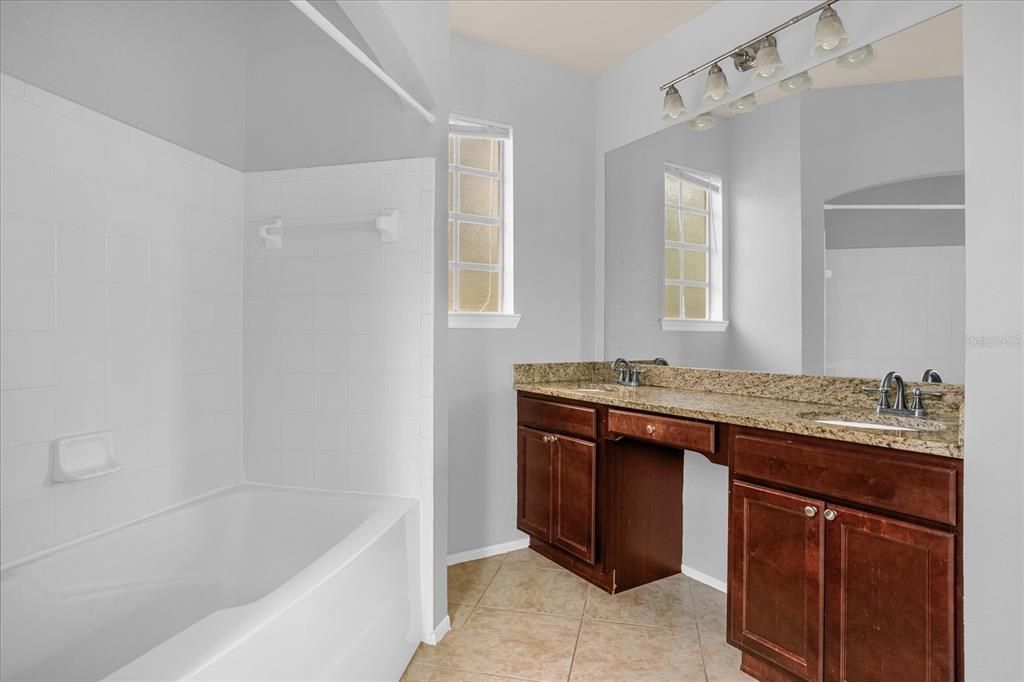 На продажу: $185,000 (2 спален, 2 ванн, 1242 Квадратных фут)