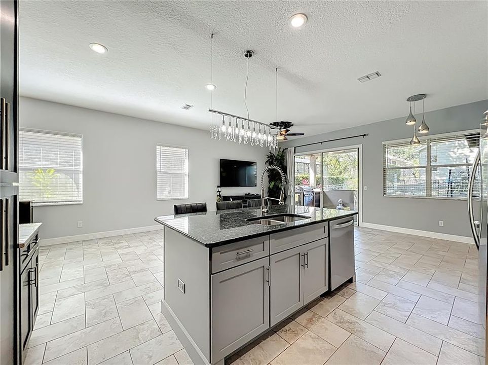 На продажу: $678,500 (4 спален, 2 ванн, 2022 Квадратных фут)