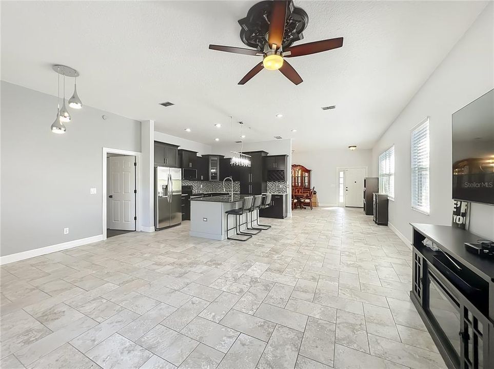 На продажу: $678,500 (4 спален, 2 ванн, 2022 Квадратных фут)