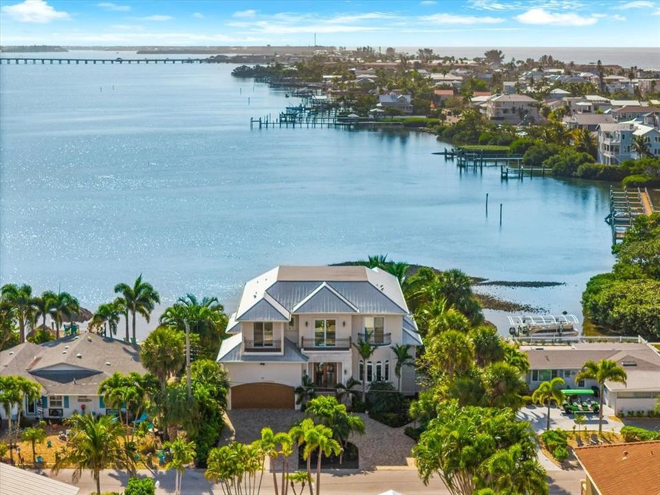 For Sale: $5,490,000 (4 beds, 5 baths, 3353 Square Feet)