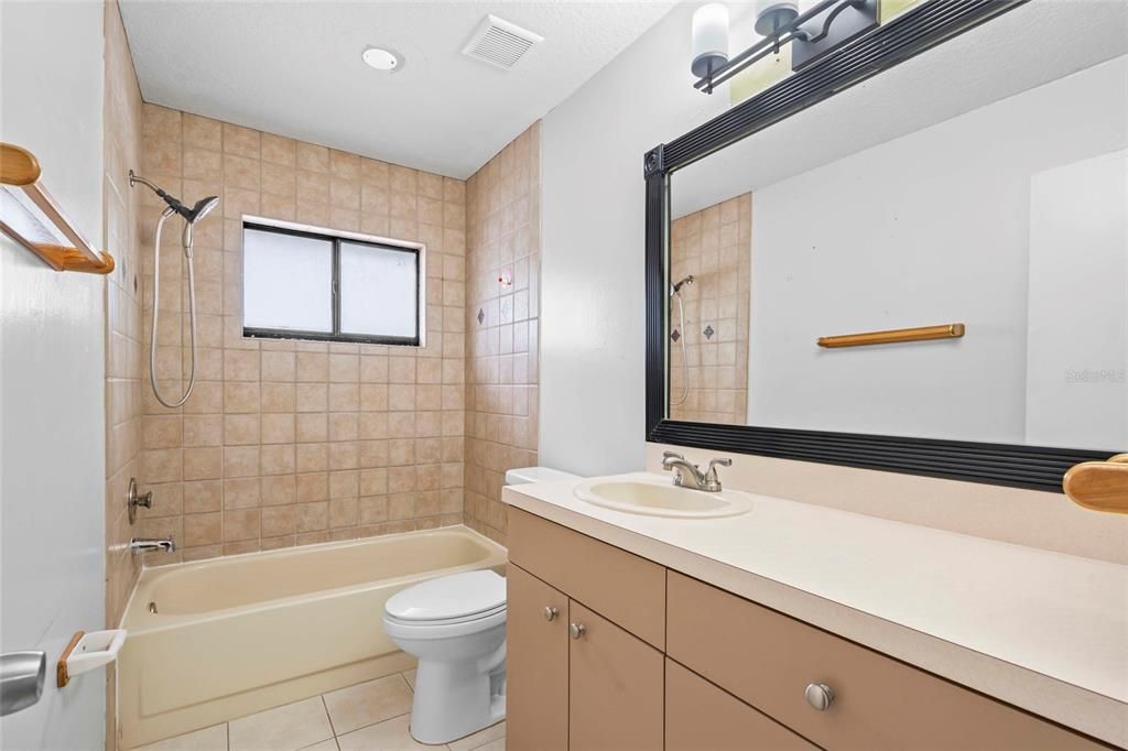 En Venta: $400,000 (3 camas, 2 baños, 1245 Pies cuadrados)