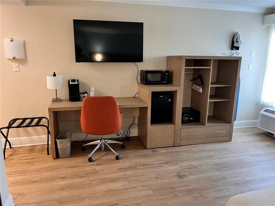 For Sale: $49,500 (1 beds, 1 baths, 342 Square Feet)