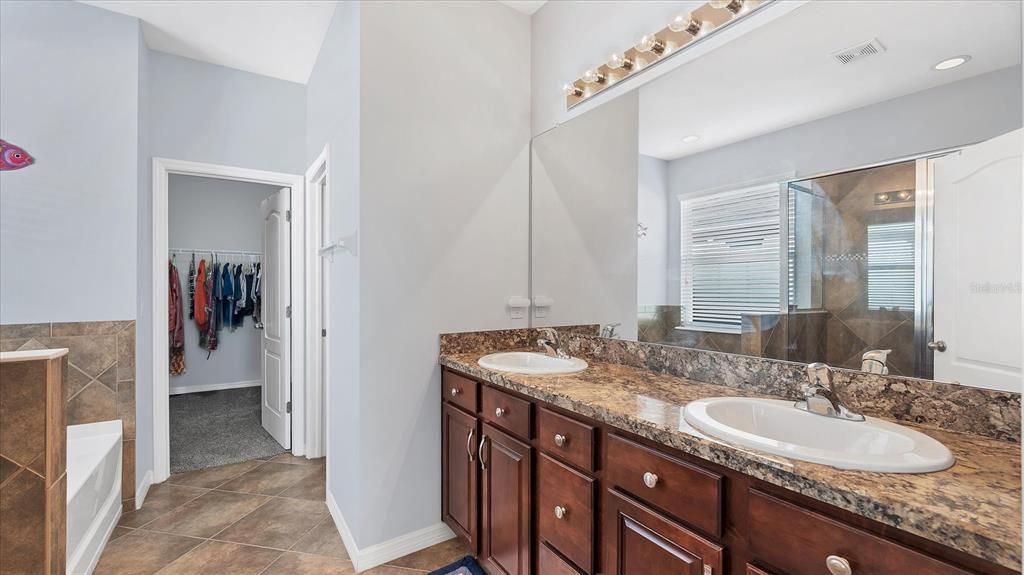 For Sale: $579,000 (3 beds, 3 baths, 3033 Square Feet)