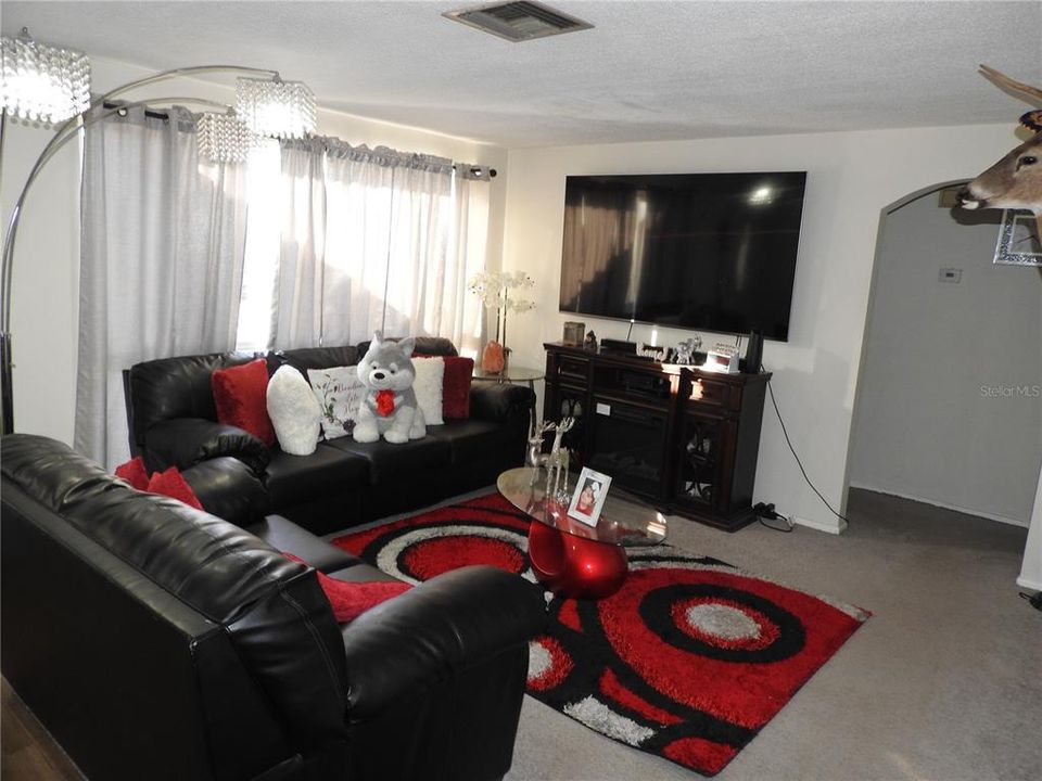 На продажу: $278,900 (3 спален, 2 ванн, 1393 Квадратных фут)