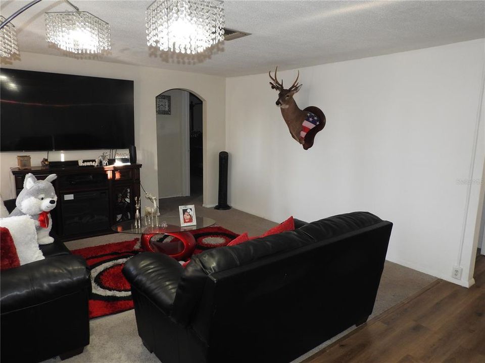 На продажу: $278,900 (3 спален, 2 ванн, 1393 Квадратных фут)