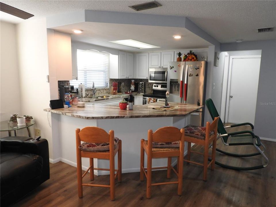 На продажу: $278,900 (3 спален, 2 ванн, 1393 Квадратных фут)