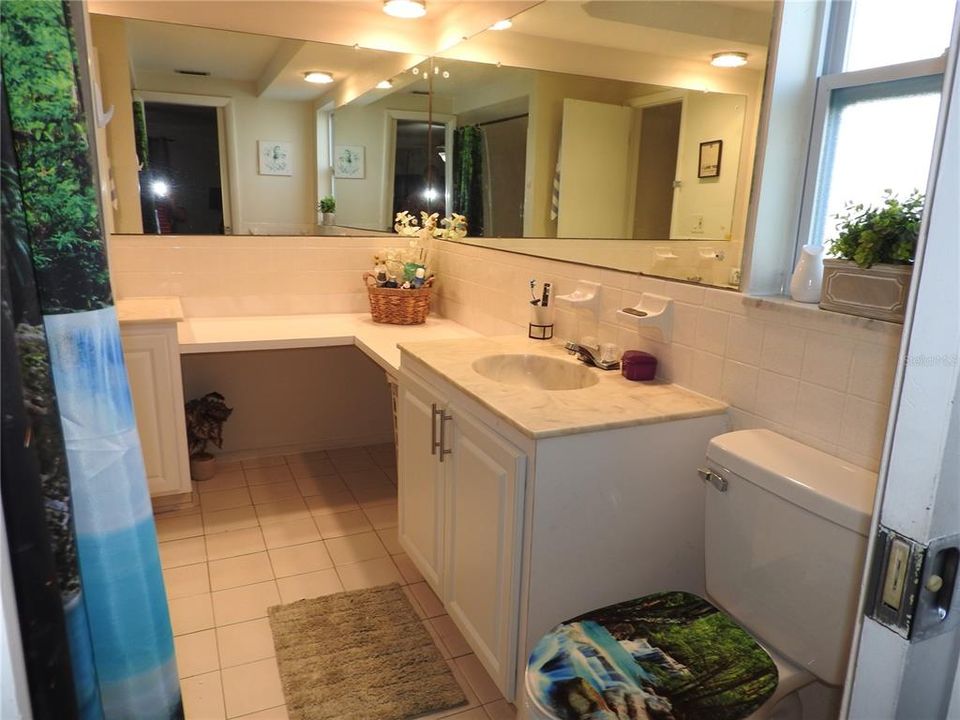 На продажу: $278,900 (3 спален, 2 ванн, 1393 Квадратных фут)