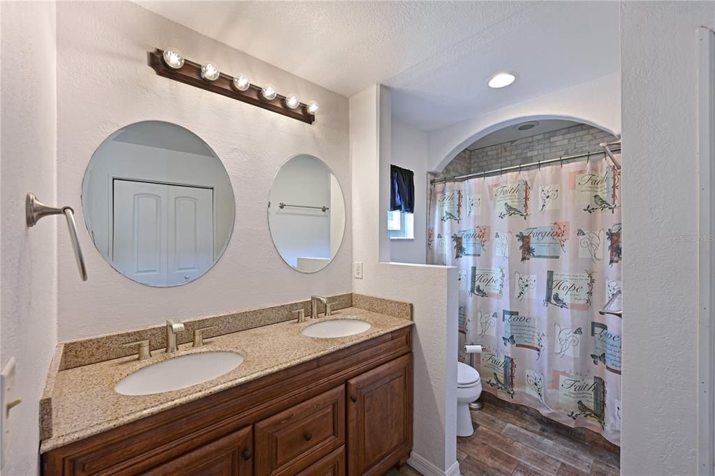 For Sale: $395,000 (3 beds, 2 baths, 1284 Square Feet)