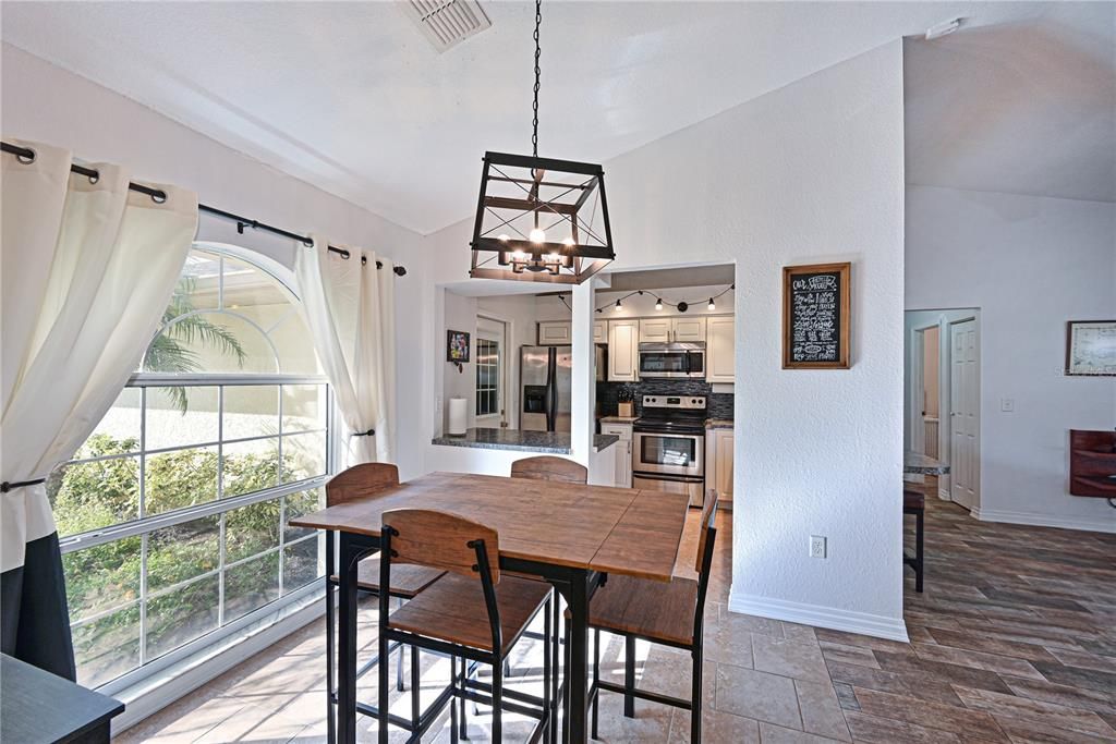 For Sale: $395,000 (3 beds, 2 baths, 1284 Square Feet)