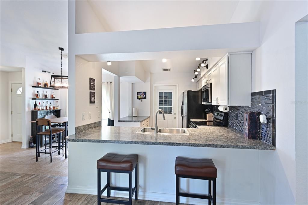 For Sale: $395,000 (3 beds, 2 baths, 1284 Square Feet)