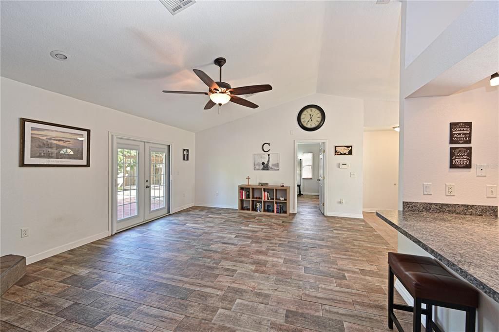 For Sale: $395,000 (3 beds, 2 baths, 1284 Square Feet)