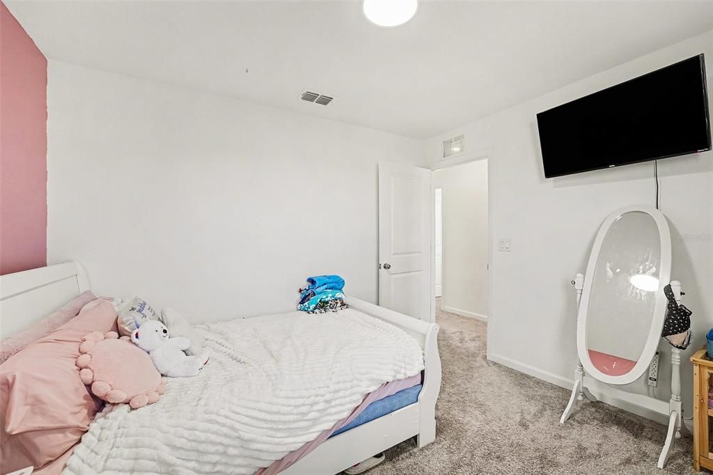 На продажу: $360,000 (5 спален, 2 ванн, 2590 Квадратных фут)