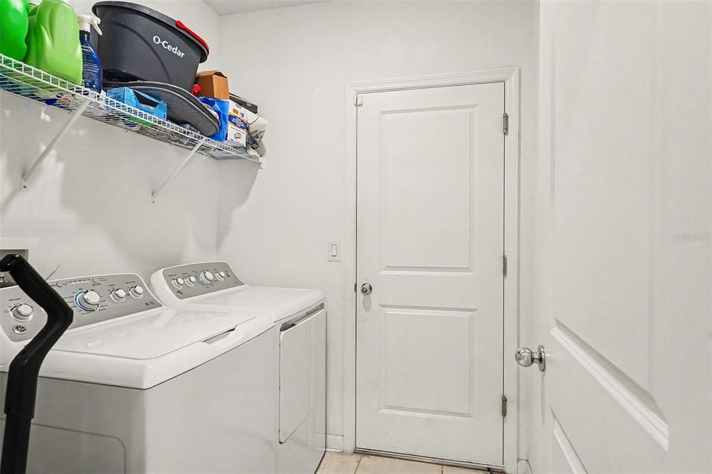 На продажу: $360,000 (5 спален, 2 ванн, 2590 Квадратных фут)