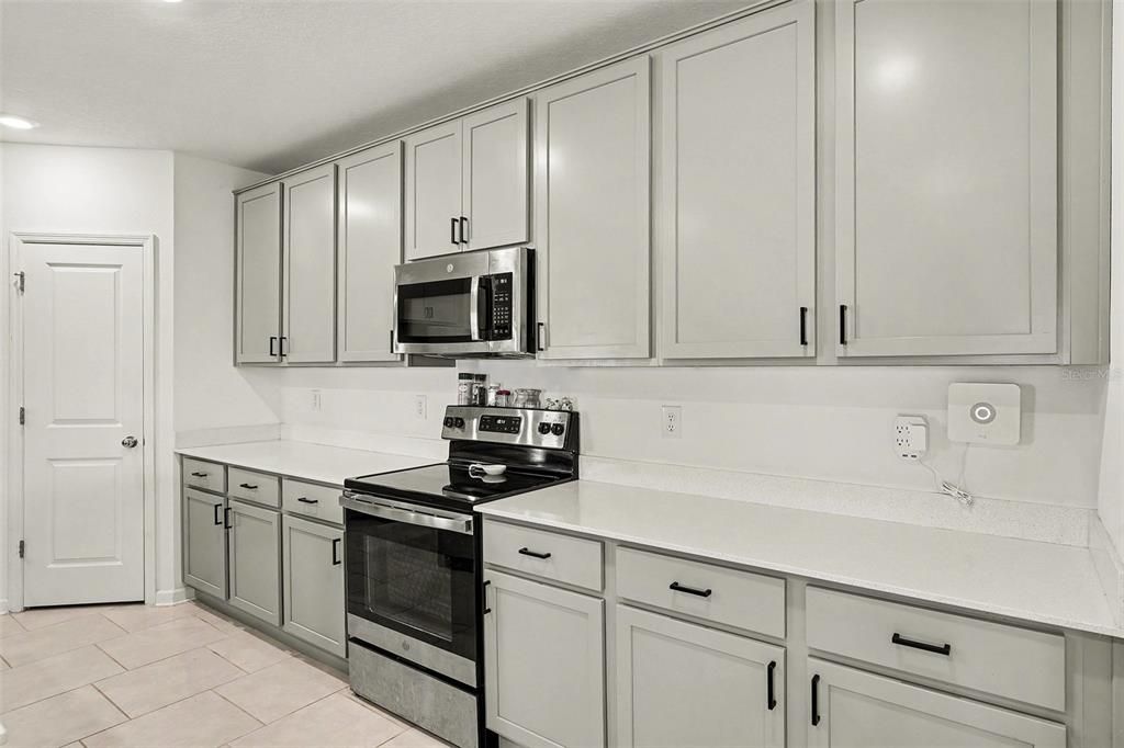 На продажу: $360,000 (5 спален, 2 ванн, 2590 Квадратных фут)