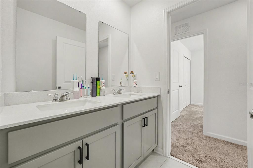 На продажу: $360,000 (5 спален, 2 ванн, 2590 Квадратных фут)