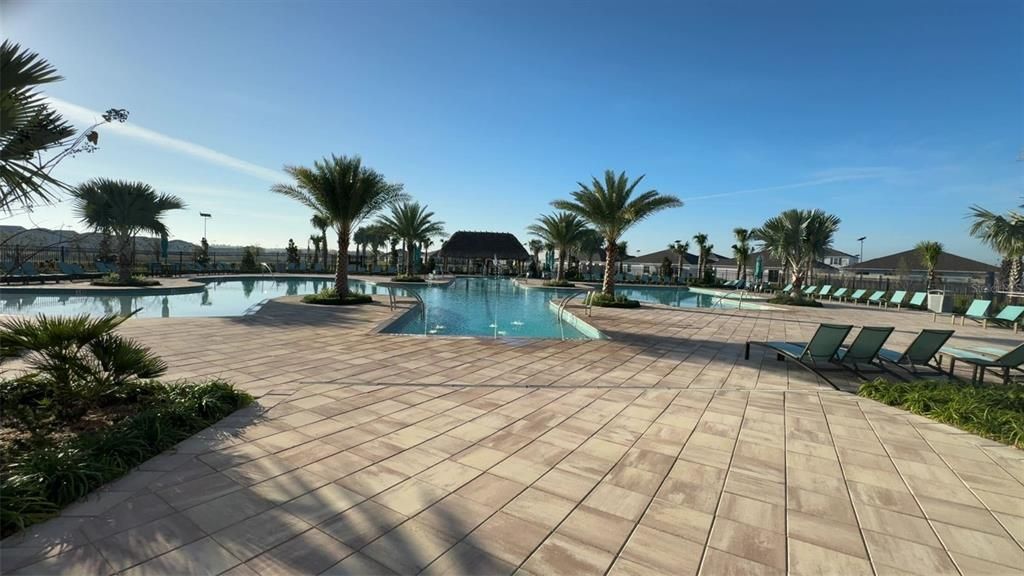 Activo con contrato: $195,000 (5 camas, 2 baños, 2590 Pies cuadrados)