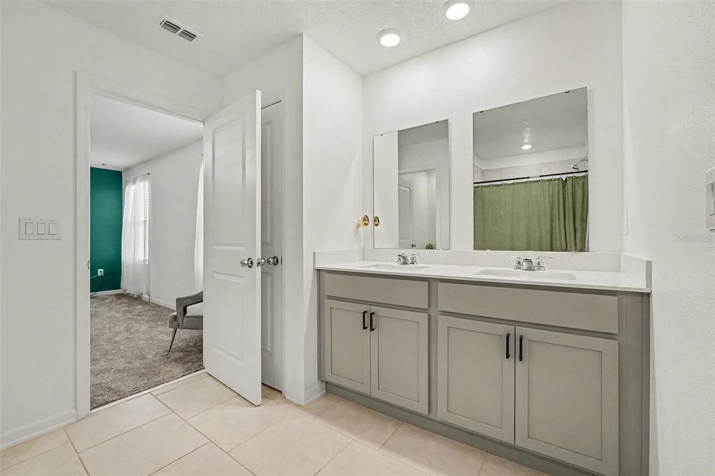 На продажу: $360,000 (5 спален, 2 ванн, 2590 Квадратных фут)