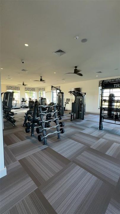 Activo con contrato: $195,000 (5 camas, 2 baños, 2590 Pies cuadrados)