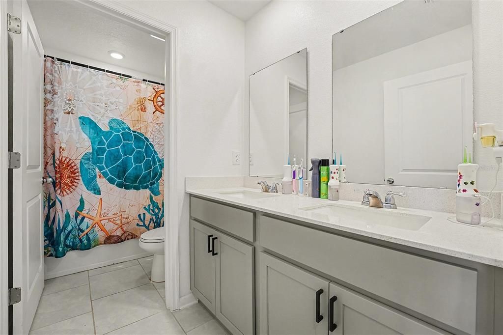 На продажу: $360,000 (5 спален, 2 ванн, 2590 Квадратных фут)