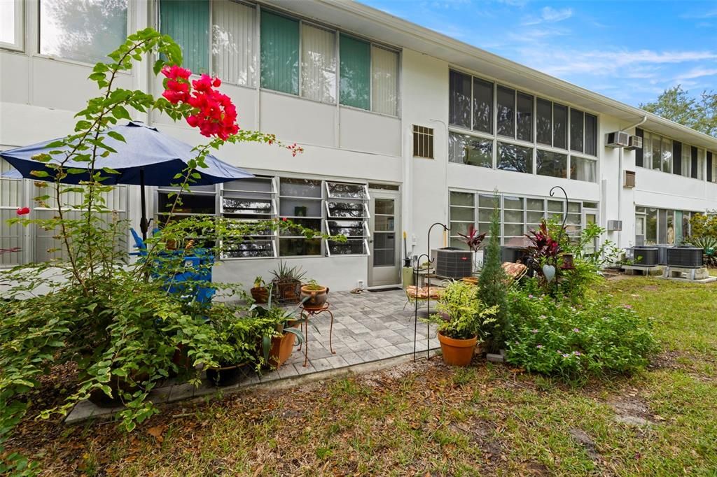 For Sale: $146,000 (1 beds, 1 baths, 725 Square Feet)