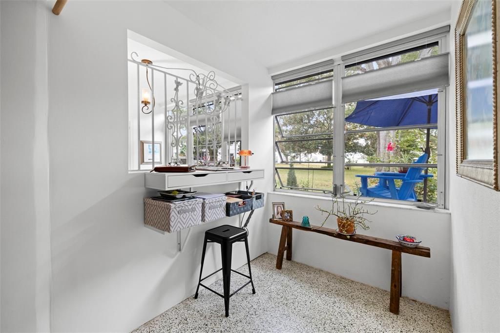 For Sale: $146,000 (1 beds, 1 baths, 725 Square Feet)