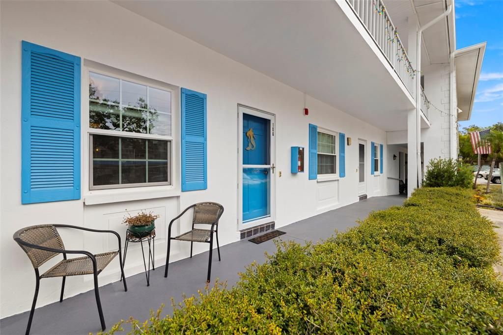 For Sale: $146,000 (1 beds, 1 baths, 725 Square Feet)