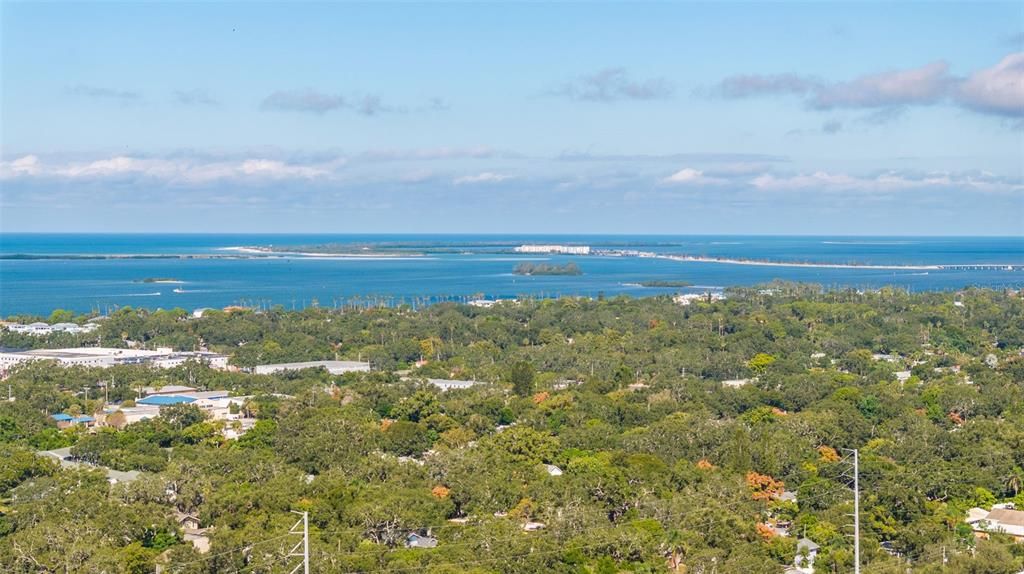 For Sale: $146,000 (1 beds, 1 baths, 725 Square Feet)