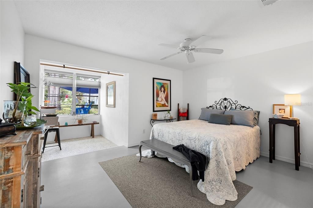 For Sale: $146,000 (1 beds, 1 baths, 725 Square Feet)