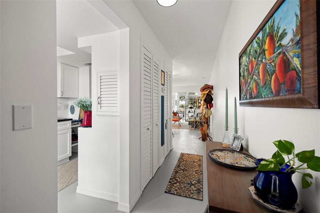 For Sale: $146,000 (1 beds, 1 baths, 725 Square Feet)