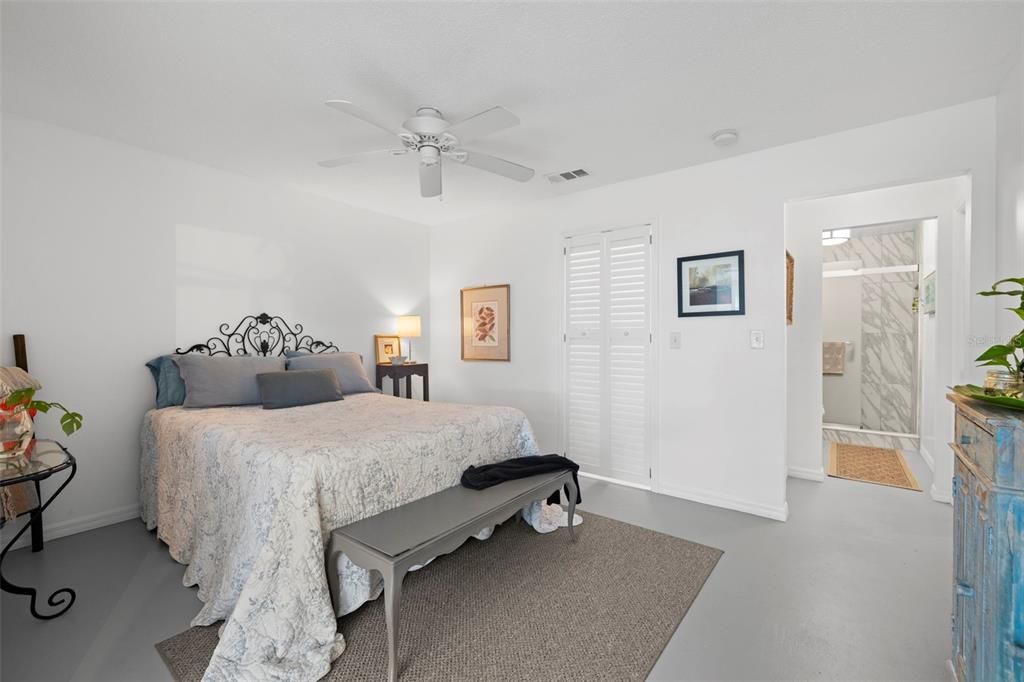 For Sale: $146,000 (1 beds, 1 baths, 725 Square Feet)