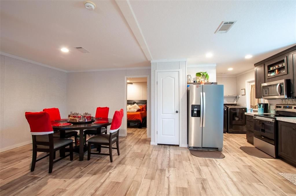 For Sale: $350,000 (2 beds, 2 baths, 960 Square Feet)