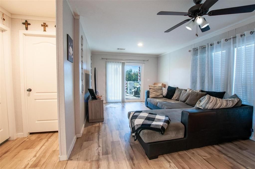 For Sale: $350,000 (2 beds, 2 baths, 960 Square Feet)