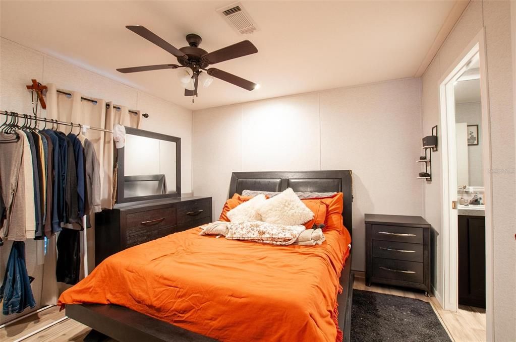 For Sale: $350,000 (2 beds, 2 baths, 960 Square Feet)