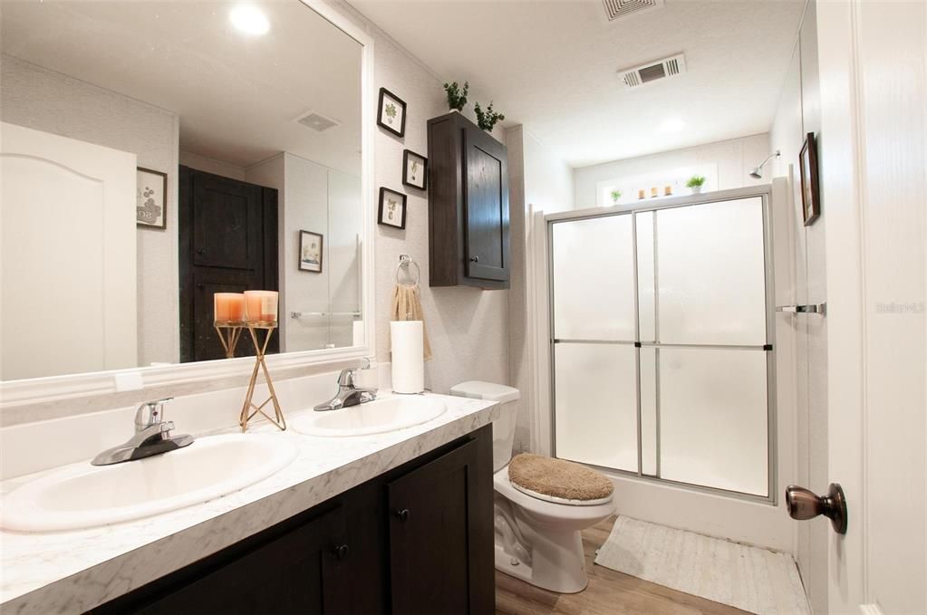 For Sale: $350,000 (2 beds, 2 baths, 960 Square Feet)