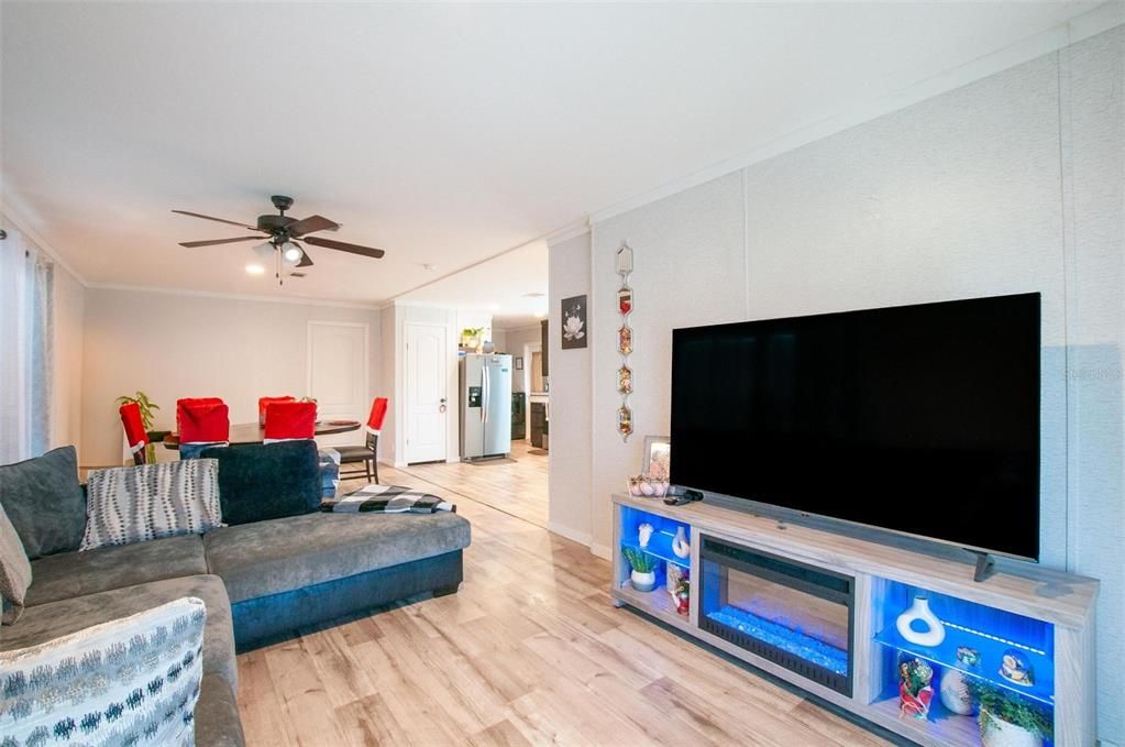 For Sale: $350,000 (2 beds, 2 baths, 960 Square Feet)