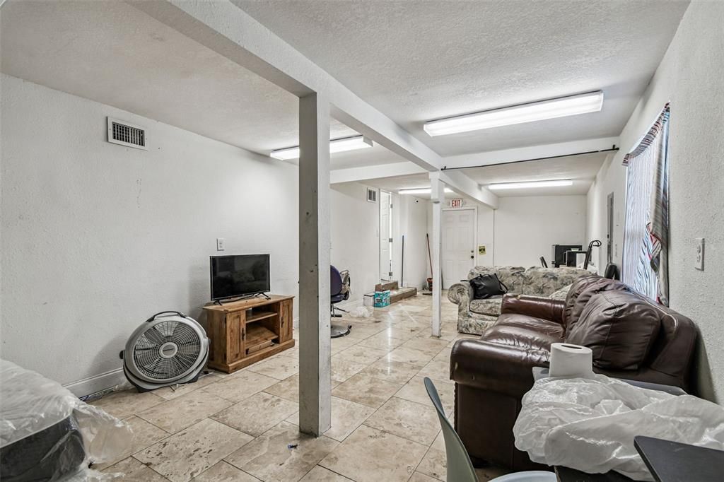 待售: $395,000 (0 贝兹, 0 浴室, 1304 平方英尺)