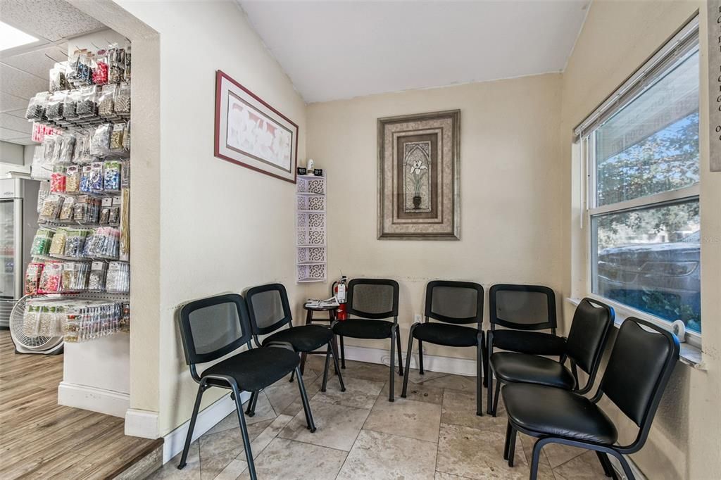 待售: $395,000 (0 贝兹, 0 浴室, 1304 平方英尺)