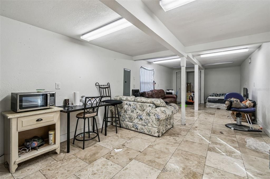 待售: $395,000 (0 贝兹, 0 浴室, 1304 平方英尺)