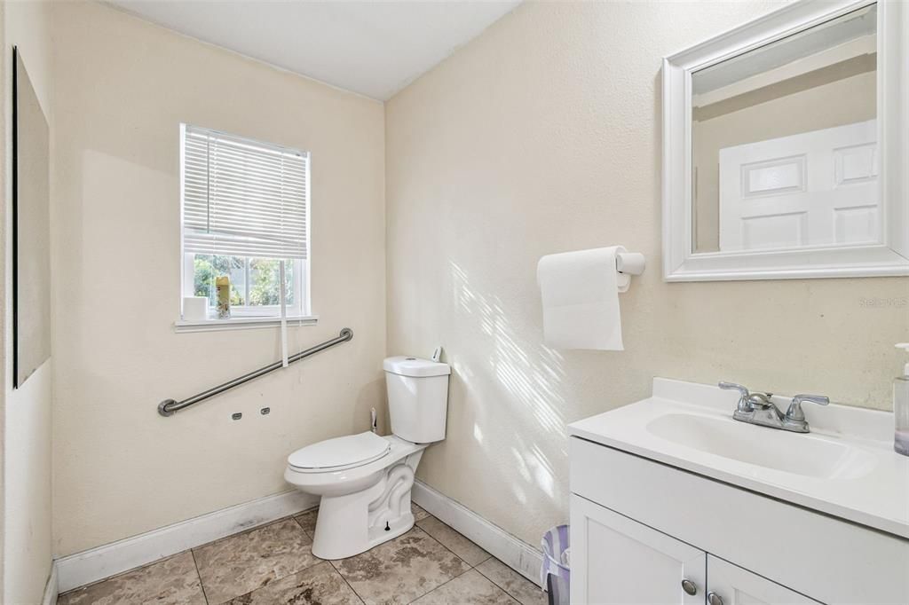 待售: $395,000 (0 贝兹, 0 浴室, 1304 平方英尺)