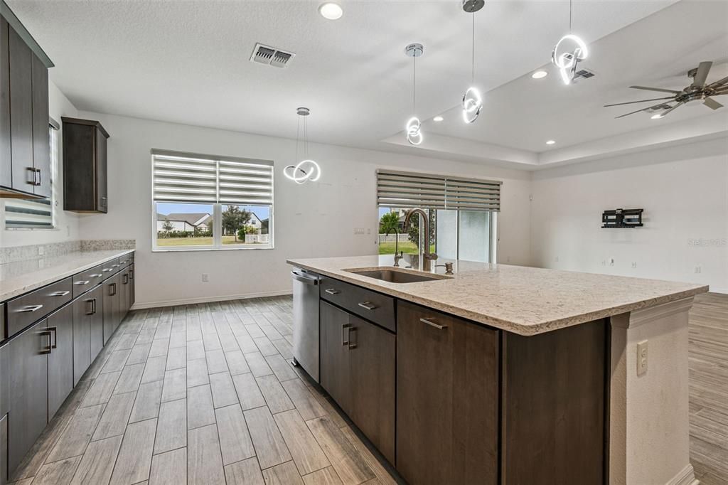 待售: $550,000 (4 贝兹, 3 浴室, 2538 平方英尺)